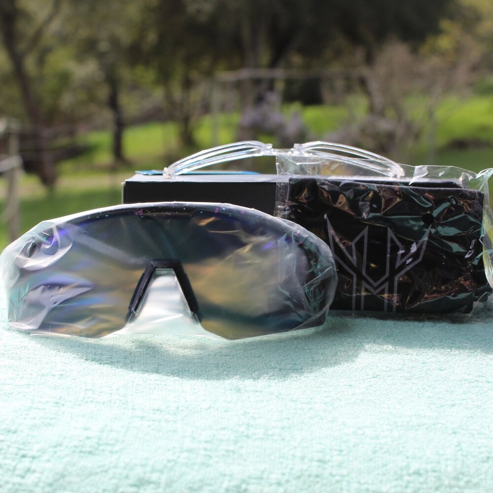 NWT Vaghozz Polarized Sunglasses comes with all items in pictures - Picture 2 of 8